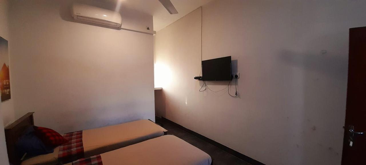 Hotel 100 Dehiwala-Mount Lavinia Luaran gambar