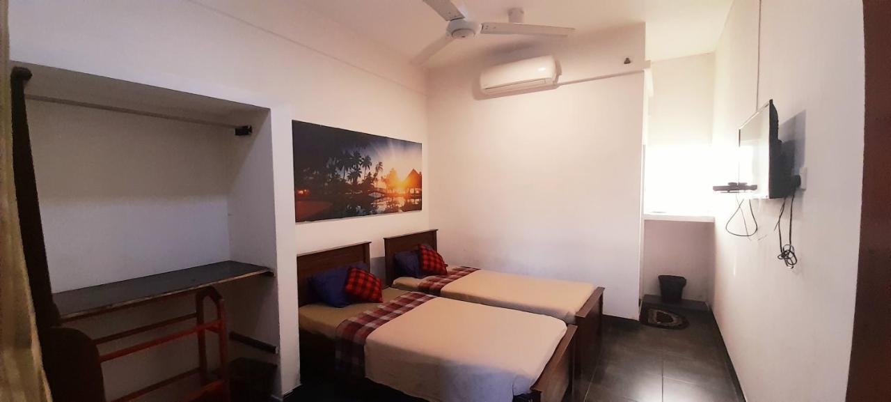 Hotel 100 Dehiwala-Mount Lavinia Luaran gambar