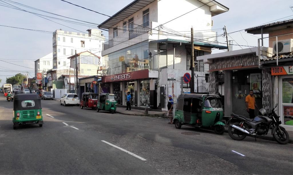 Hotel 100 Dehiwala-Mount Lavinia Luaran gambar